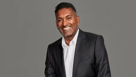 Des viranna headshot cropped